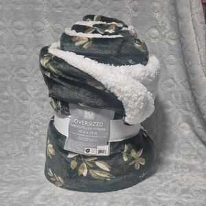 HD Designs Oversized Microplush Throw - Green and White 50" X 70"